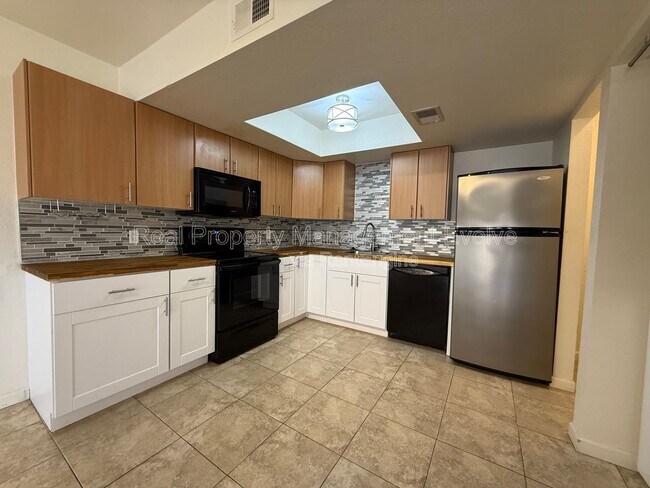 Photo - 2146 E 10th St Unit 1