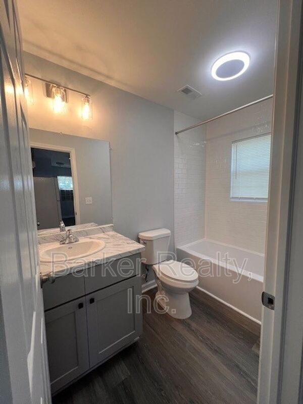 Photo - 1602-A Pender Street