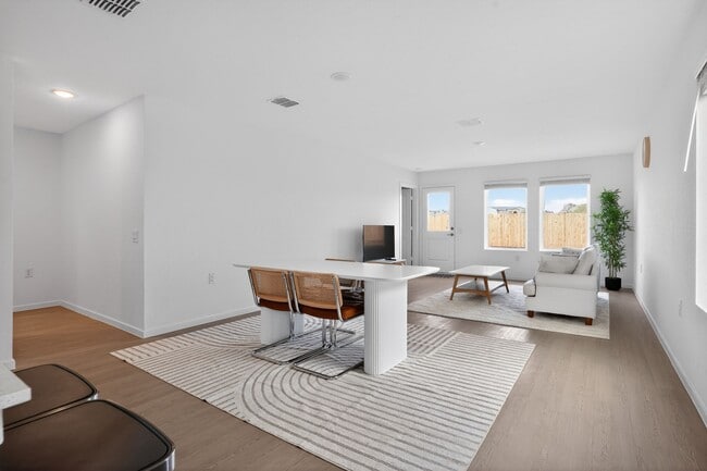 Photo - 1451 Neria Loop