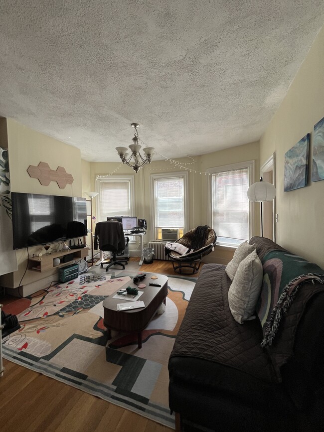 Building Photo - 35A Harvard St Unit 2