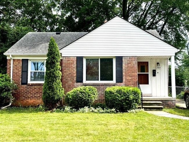 Building Photo - 1003 W 12 Mile Rd Rental