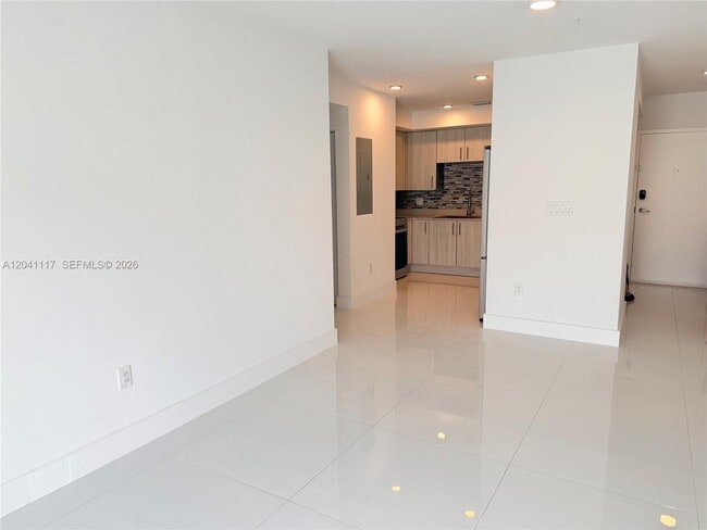Building Photo - 10950 NW 82nd St Unit 416