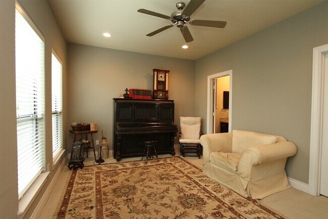 Building Photo - 5525 Kiam St Unit C