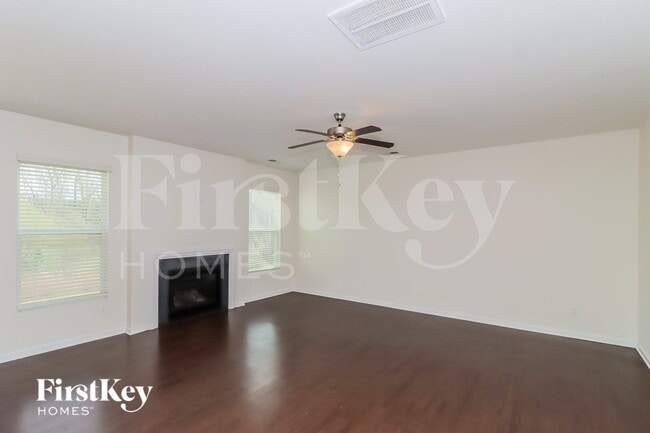 Photo - 114 Emperors Trl