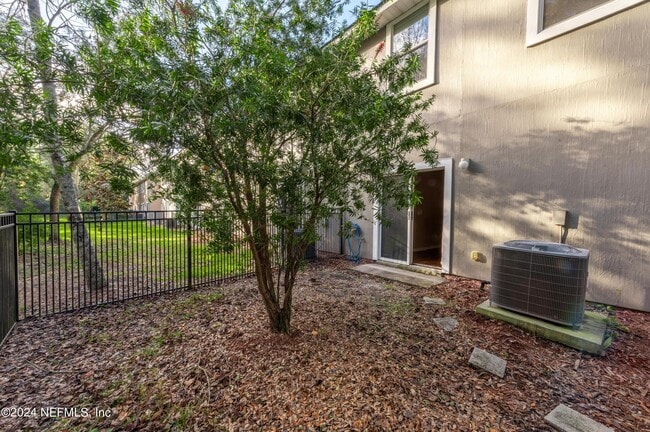 Photo - 807 Scrub Jay Dr