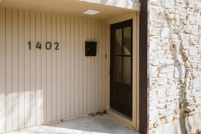 Photo - 1402 Fairfield Dr Unit B