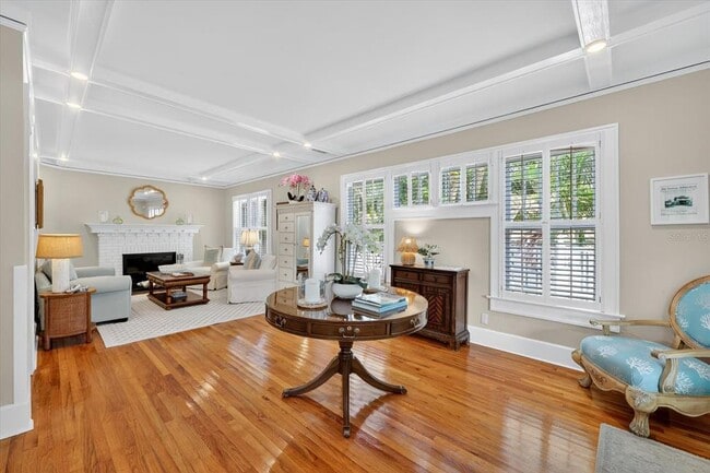 Photo - 235 10th Ave NE