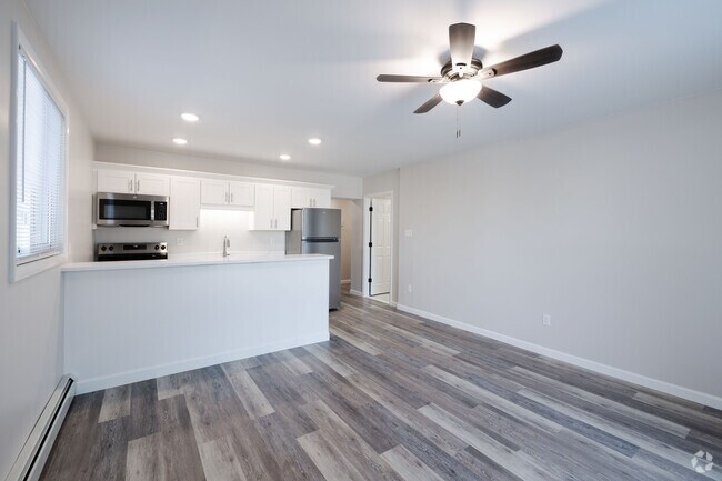 2BR, 1BA - 750SF - Living Room