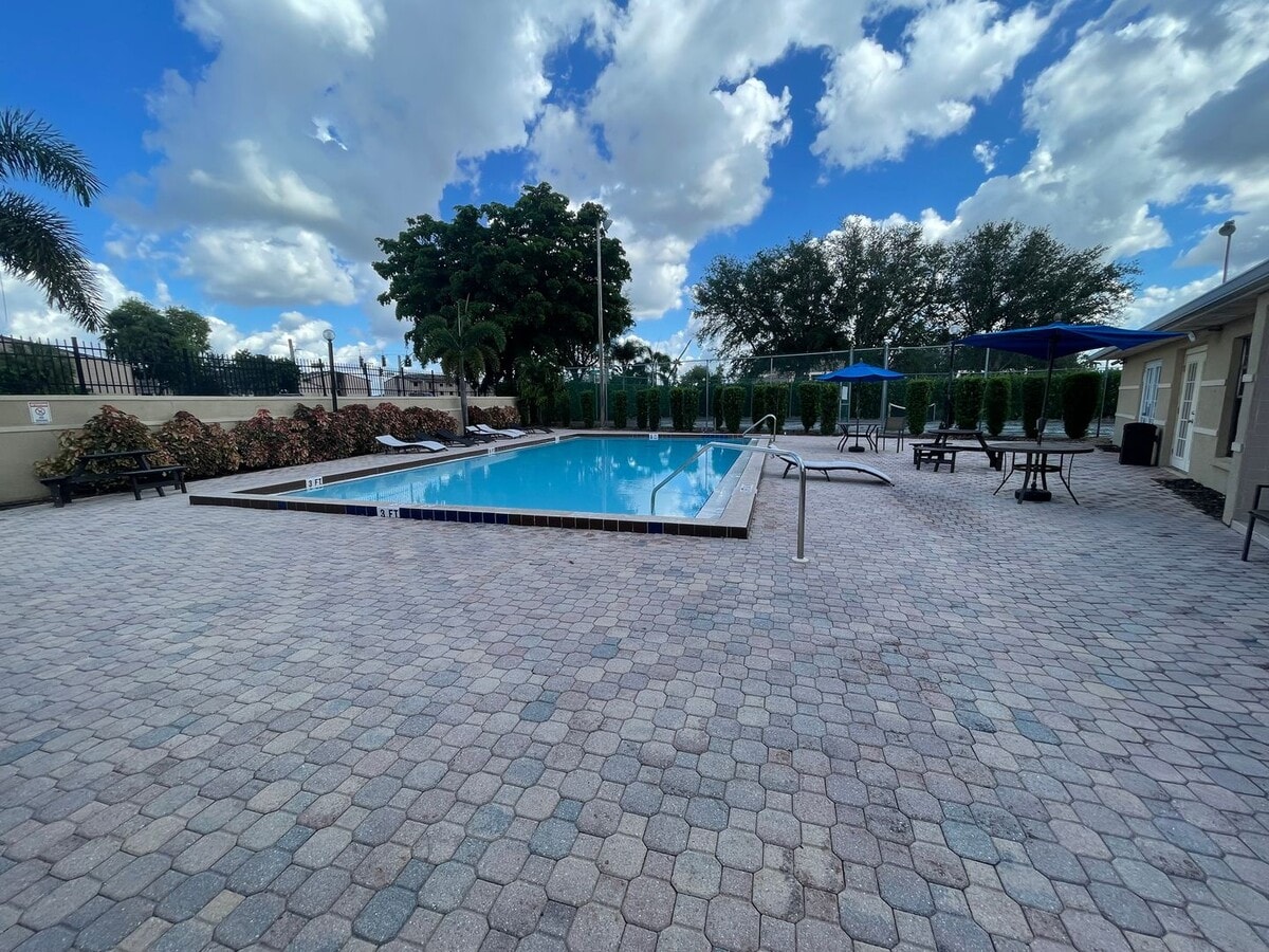 Photo - ANNUAL RENTAL -  1 BED / 1 BATH CONDO AT M...