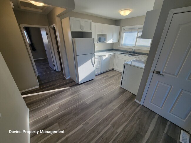 Photo - 12927-12982 82 St NW