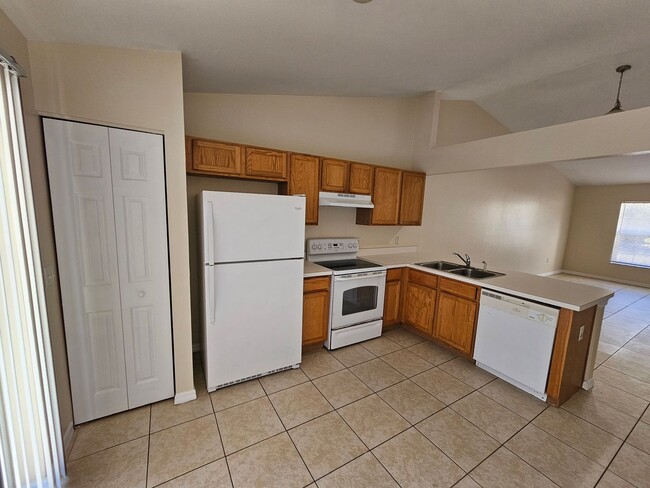 Photo - CUTE! 3 BEDROOM / 2 BATH - HALF DUPLEX (DELTONA)