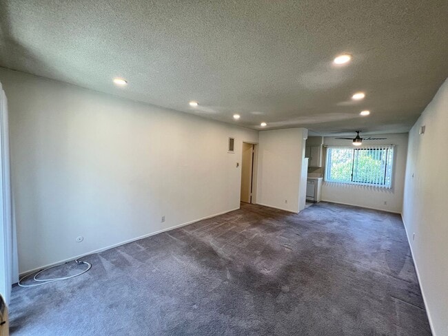 Photo - 3510 Clarington Ave Unidad 04