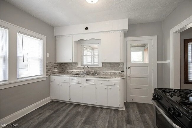 Photo - 10203 Greenview Ave