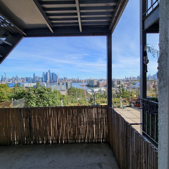 Photo - 1306 Manhattan Ave Unidad BR