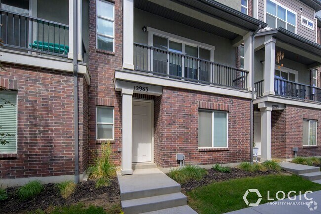 Building Photo - Beautiful Townhome in Herriman UT