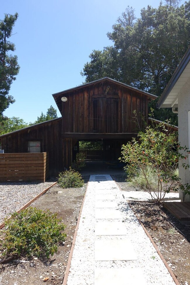 Photo - Spectacular excecutive home, sleek modern remodel, peaceful grounds, with massive pool. Easy acce...
