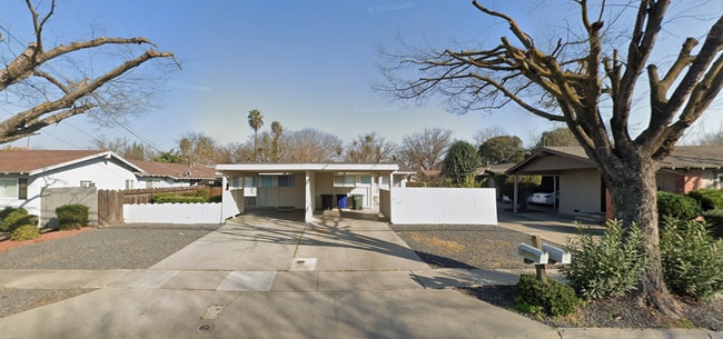 Building Photo - Charming Modesto Duplex