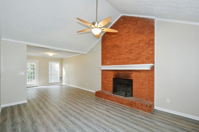 Photo - 2624 Country Trce SE Unit B