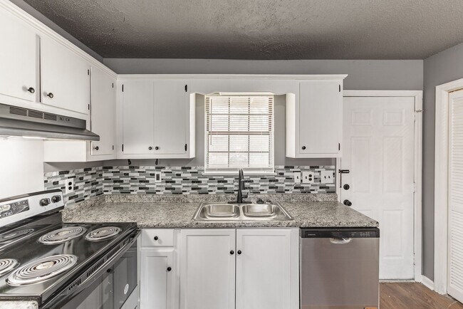 Photo - Greenbrier Apartments