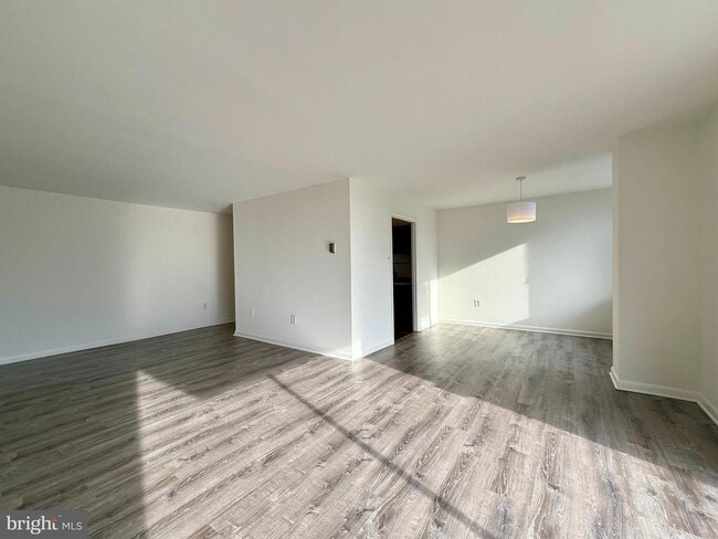 Photo - 5565 Columbia Pike Unit 411