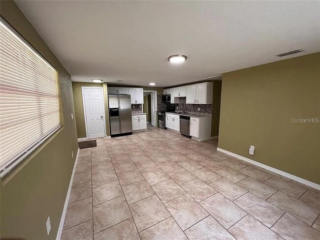 Photo - 2460 Ave E SW