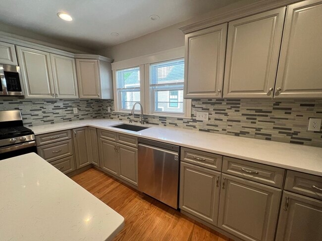Building Photo - 154 Summer St Unit #2