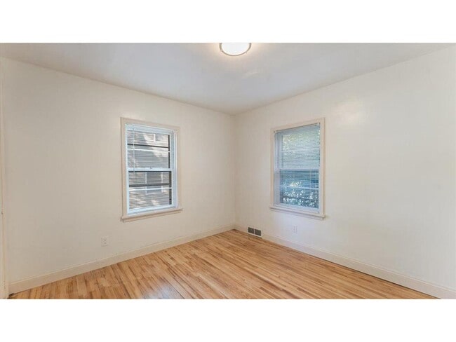 Photo - 828 15th St SW House