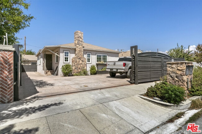 Photo - 10823 Cantara St