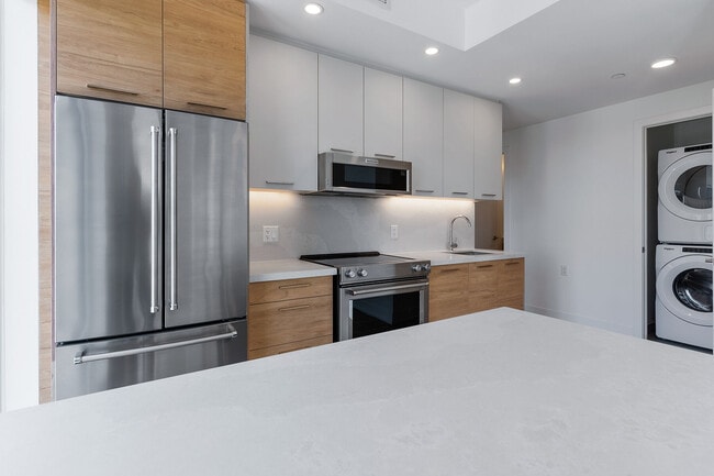 Photo - 200 Redpath Ave