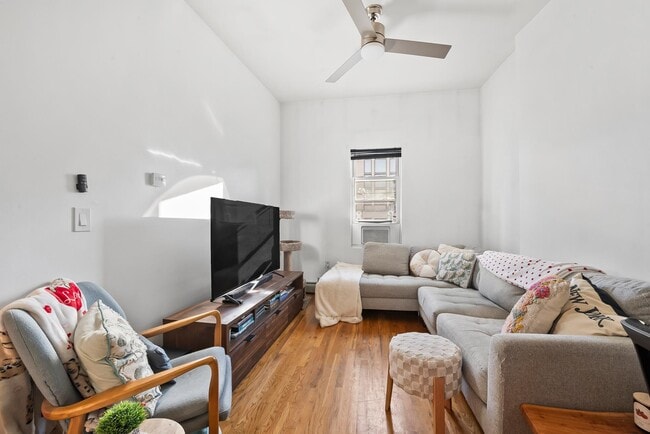 Photo - 280 Grand St Unit 3