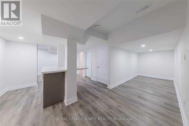 Photo - 234 Crombie St