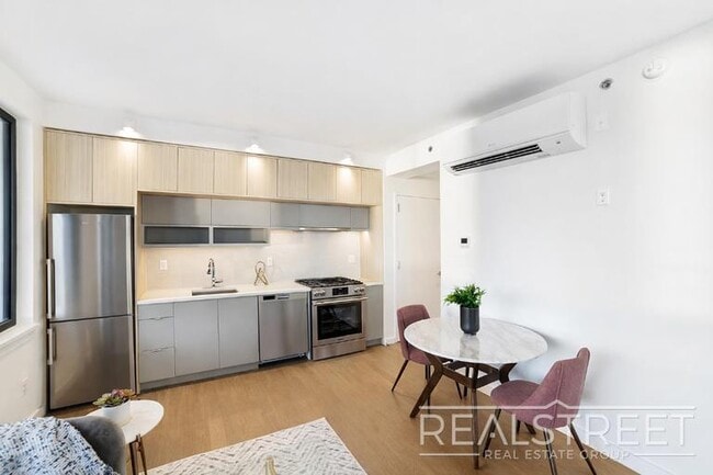 Photo - NO FEE Luxury Waterfront 2 Bedroom with wrap around terrace! Unit 2B