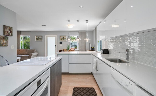 Photo - 100 NW 40th St