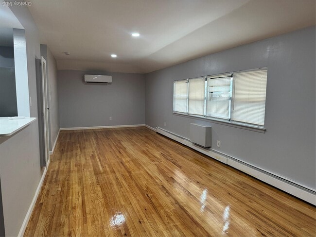 Photo - 59-43 174th St Unidad 3rd Fl