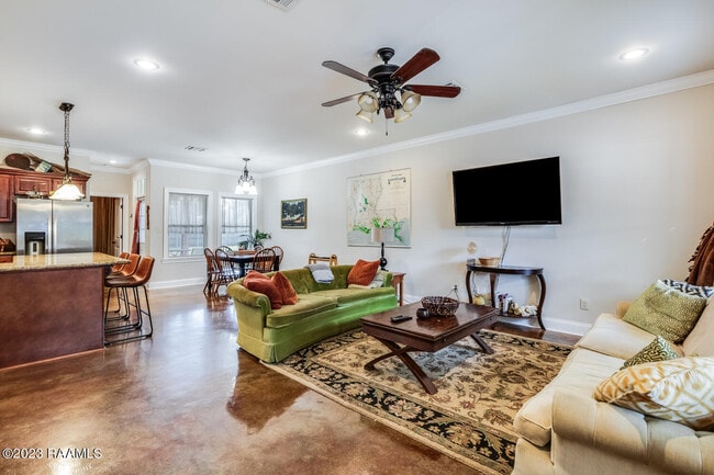 Photo - 205 Churchill Dr