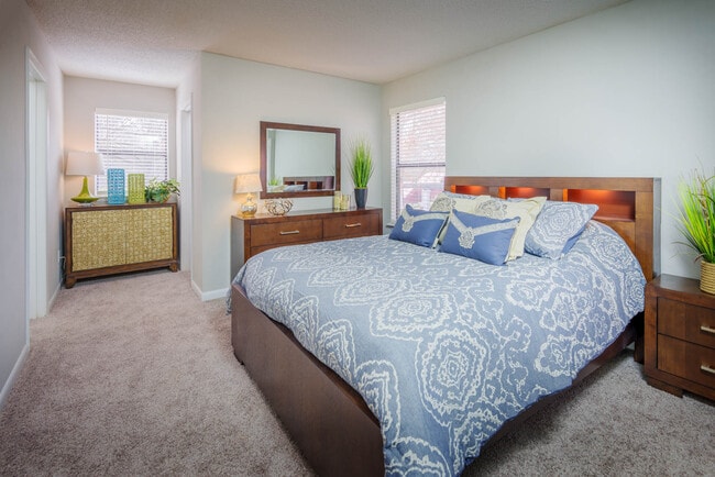 The Pointe at Irving Park