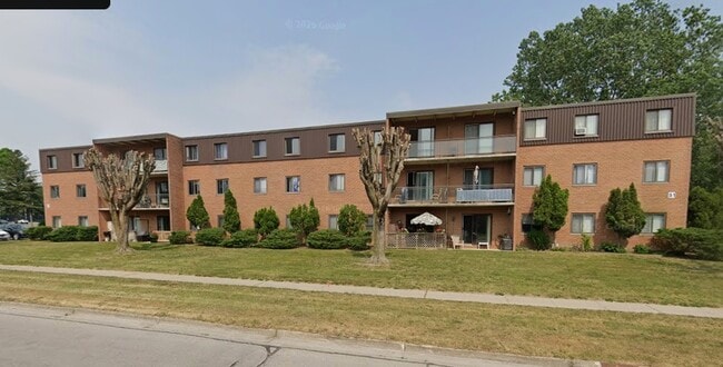 Building Photo - 42-82 Parkside Dr