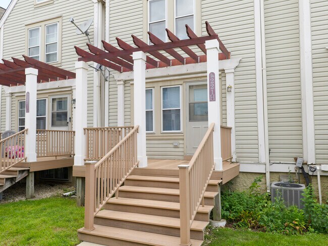 221 N Walnut St