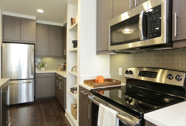 kitchen - 1BR, 1BA - 727 SF