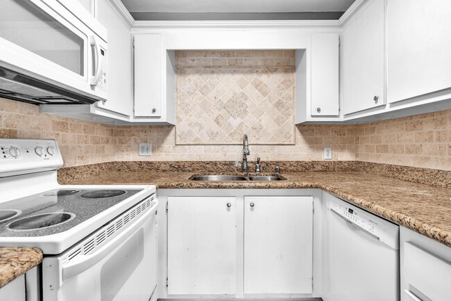 Photo - 5961 N Falls Cir Dr Unidad 309