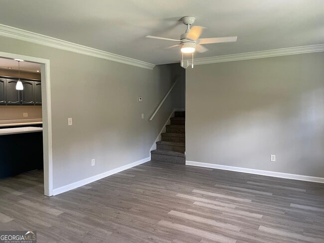 Photo - 220 Freestone Dr