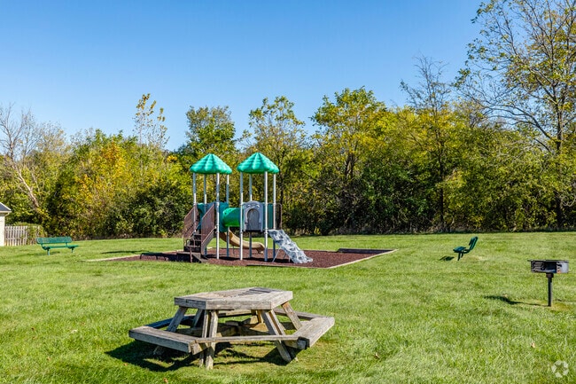 Patio de juegos - Residences at Grand Blanc Apartments - Grand Blanc, MI