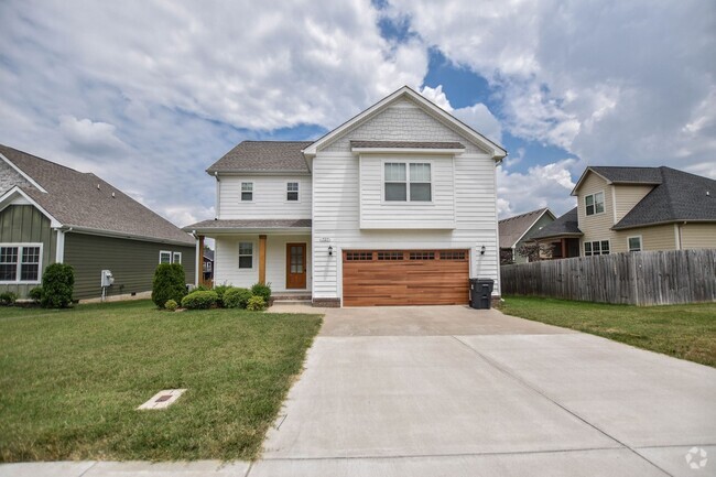 Building Photo - Pet Friendly in Rossview! Rental