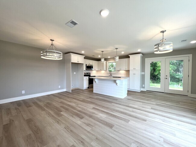 710 Hollie Way