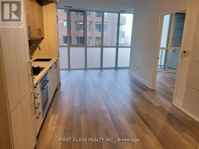 Photo - 77 Mutual St Unit 911