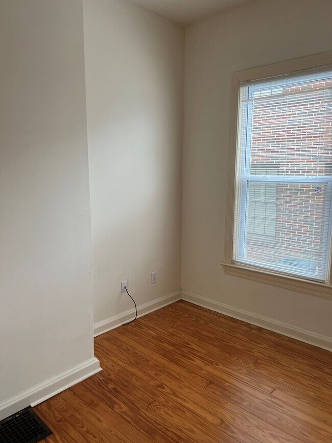 Photo - Nice 1 Bed 1 Bath Unit! Available Fall 2026! Unidad 2