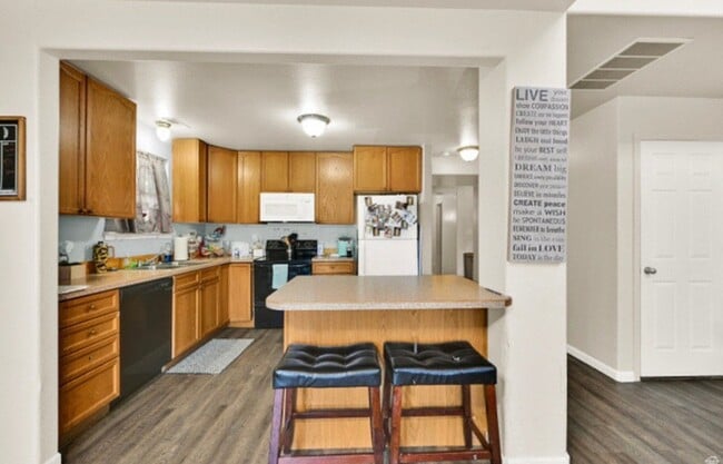 Photo - 116 4th St S