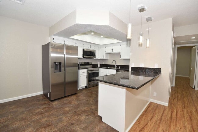 Building Photo - Stunning 2-Bedroom Condo 2nd Floor at The Lakes! Unit 201