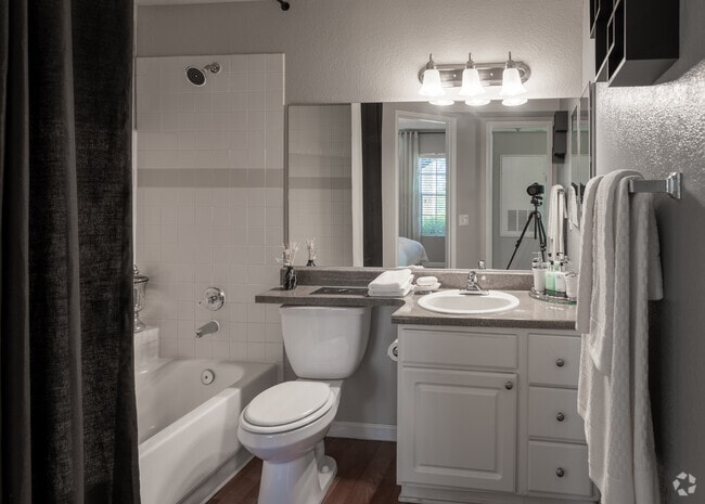 1BR, 1BA - 554 SF