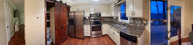 Building Photo - 348 River Rd